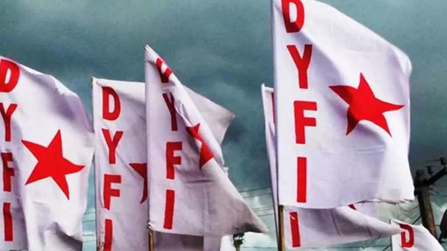 വട്ടിയൂർക്കാവ് സംഘർഷം; ഡി.വൈ.എഫ്.ഐ ഏരിയ കമ്മിറ്റി അംഗങ്ങൾക്ക് സസ്പെൻഷൻ വട്ടിയൂർക്കാവ് സംഘർഷം; ഡി.വൈ.എഫ്.ഐ ഏരിയ കമ്മിറ്റി അംഗങ്ങൾക്ക് സസ്പെൻഷൻ