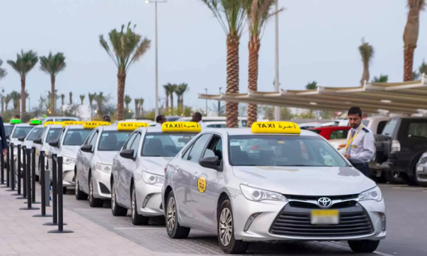 വ്യാജ ടാക്സികൾക്ക് എതിരെ കർശന പരിശോധന; കനത്ത പിഴ ലഭിക്കുമെന്ന് അബൂദബി പൊലീസ് വ്യാജ ടാക്സികൾക്ക് എതിരെ കർശന പരിശോധന; കനത്ത പിഴ ലഭിക്കുമെന്ന് അബൂദബി പൊലീസ്