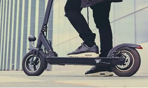 ദുബൈയിൽ ഇ-സ്‌കൂട്ടർ ഡ്രൈവിങ് പെർമിറ്റ് ആർക്കൊക്കെ  ആവശ്യമാണ്..? നടപടിക്രമങ്ങൾ എന്തെല്ലാം..?