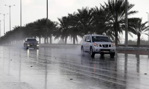 യു.എ.ഇയുടെ ചിലഭാഗങ്ങളിൽ വേനൽമഴ; അടുത്ത ദിവസങ്ങളിലും മഴയ്ക്ക് സാധ്യത യു.എ.ഇയുടെ ചിലഭാഗങ്ങളിൽ വേനൽമഴ; അടുത്ത ദിവസങ്ങളിലും മഴയ്ക്ക് സാധ്യത