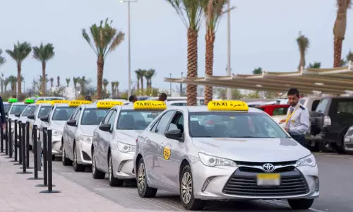 വ്യാജ ടാക്‌സികൾക്ക് എതിരെ കർശന പരിശോധന; കനത്ത പിഴ ലഭിക്കുമെന്ന് അബൂദബി പൊലീസ്