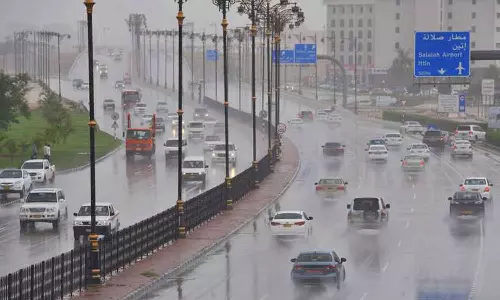 ഒമാനിലെ തെക്കു വടക്ക് ബാത്തിന ഗവർണറേറ്റുകളിൽ കനത്ത മഴ തുടരുന്നു