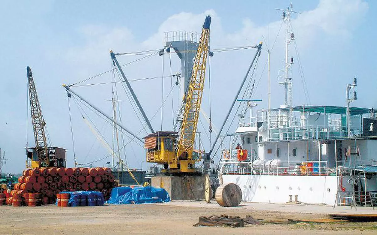 ബേപ്പൂർ തുറമുഖത്തെ കണ്ടെയ്നർ കപ്പൽ സർവീസ് നിലച്ചിട്ട് മൂന്ന് മാസം