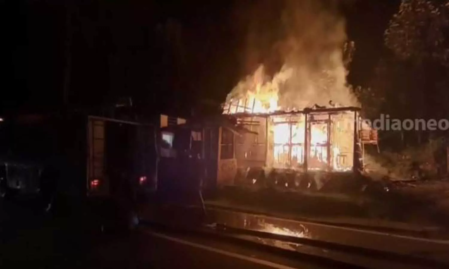 മേലുകാവിൽ വൻ തീപിടിത്തം; പോസ്റ്റ് ഓഫീസും റേഷൻ കടയും പലചരക്ക് കടകളും കത്തി നശിച്ചു