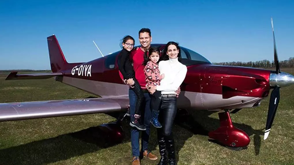 സ്വയം നിർമിച്ച വിമാനത്തിൽ കുടുംബസമേതം യൂറോപ്പ് ചുറ്റുന്ന മലയാളി!