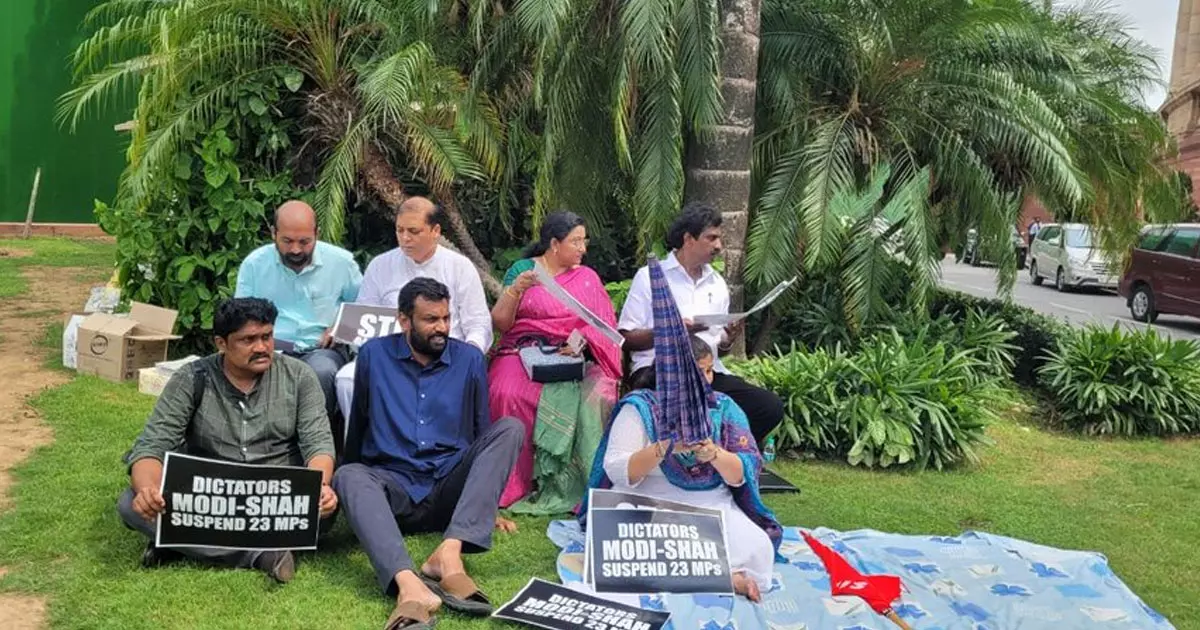 ഇന്ന് എ.എ.പി എം.പിക്ക് സസ്പെന്ഷന്; വര്ഷകാല സമ്മേളനത്തില് സസ്പെന്ഷനിലായ എം.പിമാരുടെ എണ്ണം 24 ആയി ഇന്ന് എ.എ.പി എം.പിക്ക് സസ്പെന്ഷന്; വര്ഷകാല സമ്മേളനത്തില് സസ്പെന്ഷനിലായ എം.പിമാരുടെ എണ്ണം 24 ആയി