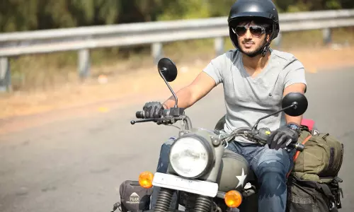 ഞാനിതുവരെ ലേ ലഡാക്കില്‍ പോയിട്ടില്ല, ബൈക്കില്‍ ഫ്ലാഗ് കെട്ടാന്‍ എനിക്കും ആഗ്രഹമുണ്ട്; ദുല്‍ഖര്‍ സല്‍മാന്‍