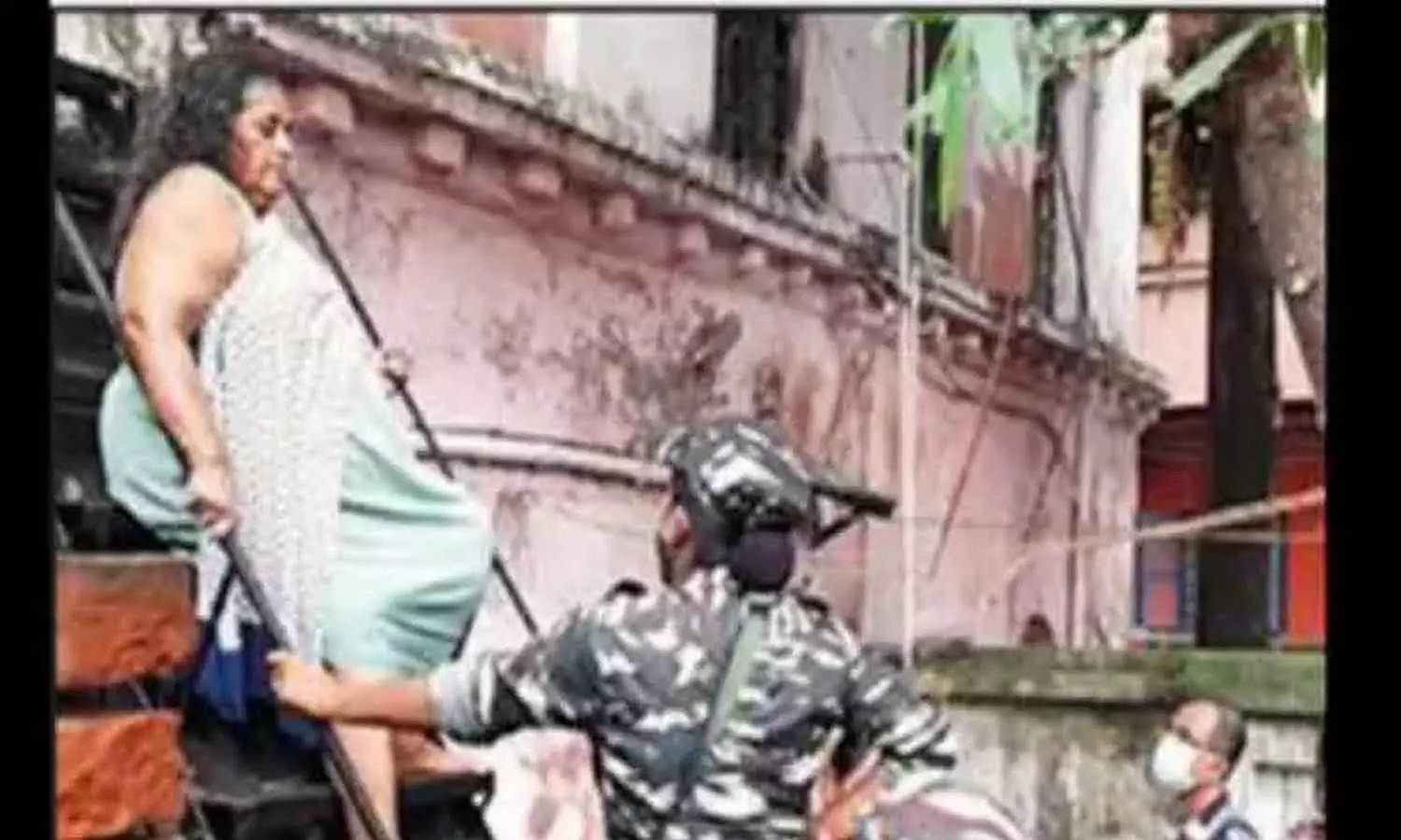 എനിക്ക് കുറച്ച് സമാധാനം തരുമോ?; ഇ.ഡി ഉദ്യോഗസ്ഥരോട് അർപിത മുഖർജിയുടെ മാതാവ്