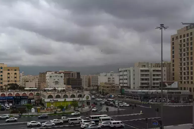 ഖത്തറില് ഇടിയോടു കൂടിയ കനത്ത മഴ ലഭിച്ചു ഖത്തറില് ഇടിയോടു കൂടിയ കനത്ത മഴ ലഭിച്ചു