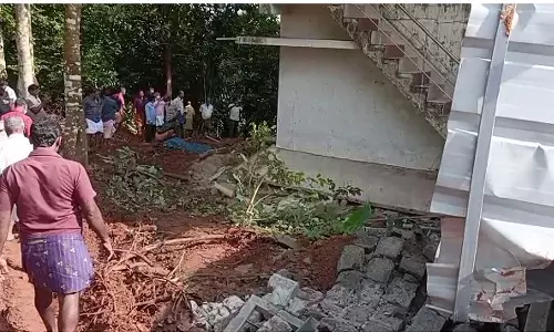 പെരുമ്പാവൂരിൽ ഇരുനില വീട് ഇടിഞ്ഞുതാണ് കുട്ടി മരിച്ചു
