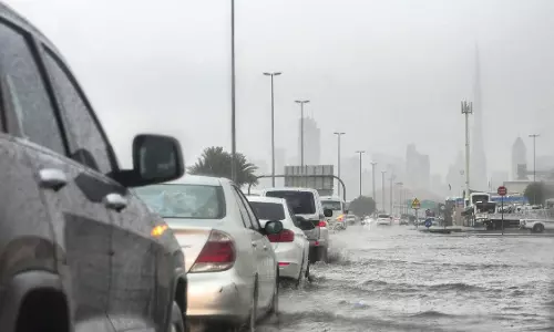 യു.എ.ഇയിൽ മഴക്കെടുതി ബാധിച്ച പ്രദേശങ്ങളിലെ   ഫെഡറൽ ജീവനക്കാർക്ക് വർക്ക് ഫ്രം ഹോം സൗകര്യം