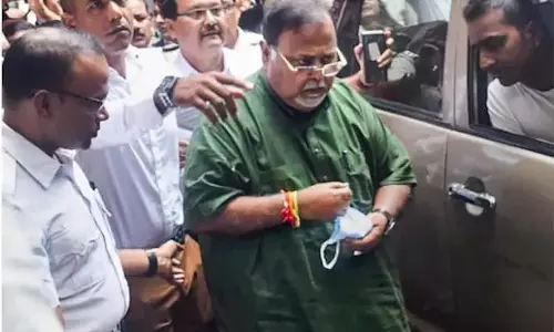 കോഴക്കേസ്: മന്ത്രിസ്ഥാനത്തിന് പിന്നാലെ പാർത്ഥ പാർട്ടിയിൽനിന്നും പുറത്ത്