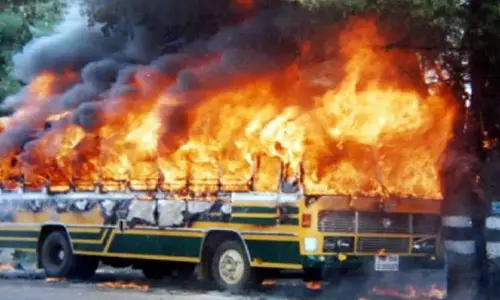 കളമശേരി ബസ് കത്തിക്കൽ: മൂന്ന് പ്രതികൾ കുറ്റക്കാർ, ശിക്ഷാവിധി തിങ്കളാഴ്ച കളമശേരി ബസ് കത്തിക്കൽ: മൂന്ന് പ്രതികൾ കുറ്റക്കാർ, ശിക്ഷാവിധി തിങ്കളാഴ്ച