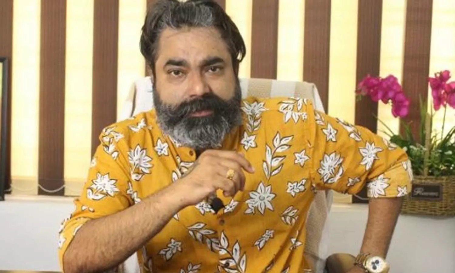 സ്ത്രീത്വത്തെ അപമാനിച്ചെന്ന കേസ്; വ്ളോഗർ സൂരജ് പാലാക്കാരൻ കീഴടങ്ങി സ്ത്രീത്വത്തെ അപമാനിച്ചെന്ന കേസ്; വ്ളോഗർ സൂരജ് പാലാക്കാരൻ കീഴടങ്ങി