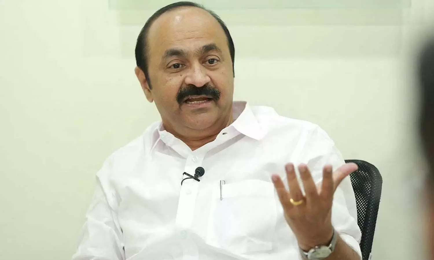 ആർ.ബിന്ദുവിന്റേത് മരിച്ചയാളെ അപമാനിക്കുന്ന പരാമർശം, മന്ത്രി മാപ്പു പറയണം:വി.ഡി സതീശൻ