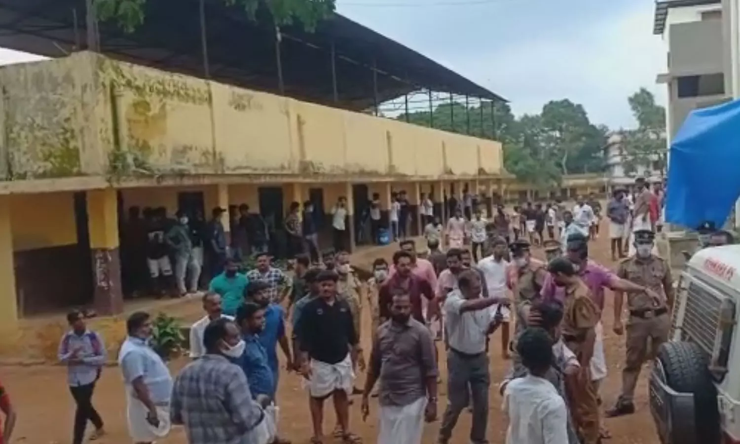 പാലക്കാട് പത്തിരിപ്പാലയിൽ എസ്.എഫ്.ഐ-കെ.എസ്.യു സംഘർഷം