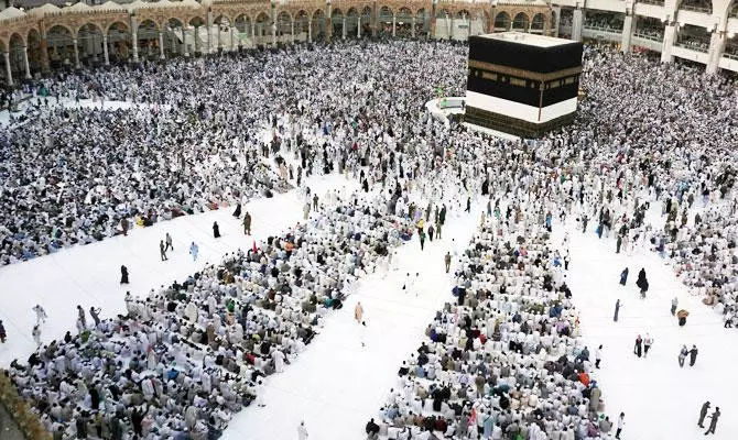 പുതിയ ഉംറ സീസണിന് തുടക്കം; ഒരു കോടിയോളം പേർ ഇക്കുറി ഉംറക്കെത്തും പുതിയ ഉംറ സീസണിന് തുടക്കം; ഒരു കോടിയോളം പേർ ഇക്കുറി ഉംറക്കെത്തും