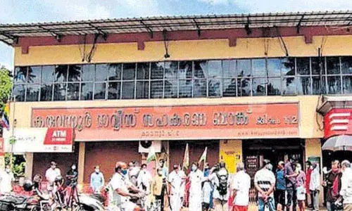 10 ലക്ഷം രൂപ നിക്ഷേപമുണ്ടായിട്ട് നൽകിയത് 50,000 രൂപ മാത്രം; കരുവന്നൂർ ബാങ്കിൽ നിന്ന് പണം കിട്ടാതെ നേരത്തെയും രോഗി മരിച്ചതായി പരാതി