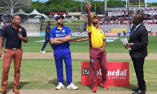 സഞ്ജു ടീമിലില്ല; ഇന്ത്യക്കെതിരെ ടോസ് നേടിയ വെസ്റ്റിൻഡീസ് ബോളിങ് തെരഞ്ഞെടുത്തു സഞ്ജു ടീമിലില്ല; ഇന്ത്യക്കെതിരെ ടോസ് നേടിയ വെസ്റ്റിൻഡീസ് ബോളിങ് തെരഞ്ഞെടുത്തു