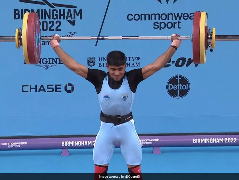 കോമണ്‍വെല്‍ത്ത് ഗെയിംസില്‍ ഇന്ത്യക്ക് ആദ്യ മെഡല്‍; ഭാരോദ്വഹനത്തില്‍ സങ്കേത് സാഗറിന് വെള്ളി