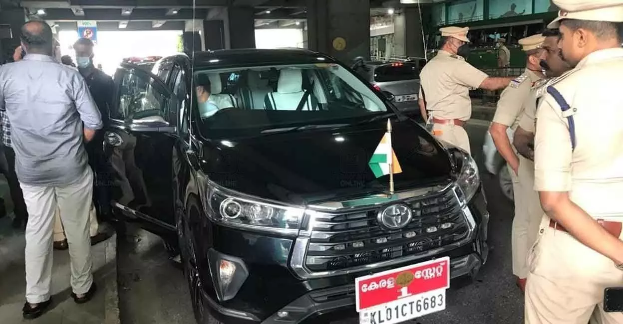 മുഖ്യമന്ത്രിയുടെ യാത്രക്കിടെ സുരക്ഷാവീഴ്ച; പൊലീസ് ഉദ്യോഗസ്ഥന് സ്ഥലംമാറ്റം