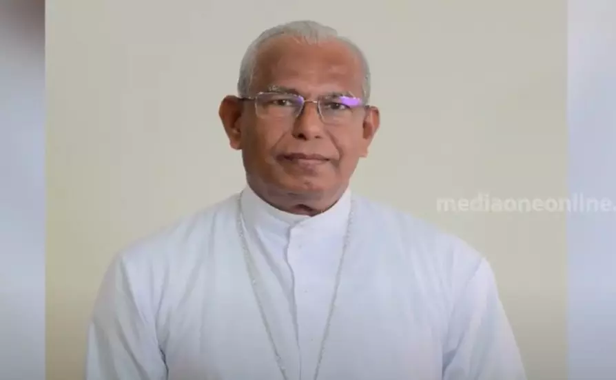 ആന്റണി കരിയിലിൻറെ രാജി ശരിവെച്ചു: ആൻഡ്രൂസ് താഴത്ത് എറണാകുളം- അങ്കമാലി അതിരൂപത അഡ്മിനിസ്ട്രേറ്റർ