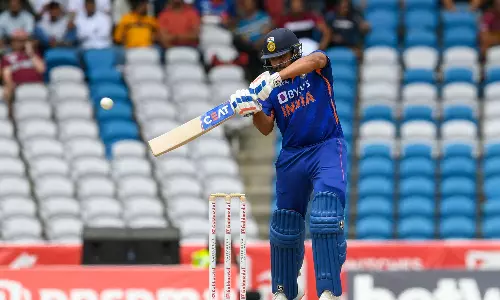 കോഹ്ലിയെയും മറികടന്ന് രോഹിത്; ഒറ്റ മത്സരത്തിൽ കടപുഴകിയത് രണ്ട് വമ്പന്‍ റെക്കോർഡുകൾ