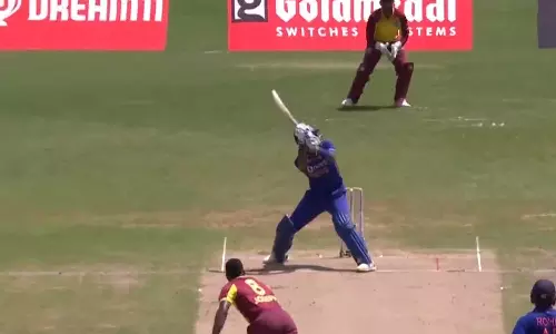 ഇതെന്തൊരു സിക്‌സർ! സ്കൈ-ഡി.കെ ബ്രില്യൻസിൽ അമ്പരന്ന് ആരാധകർ