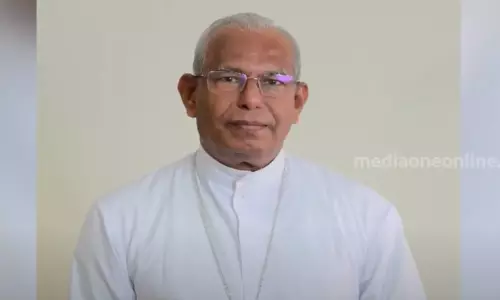 ആന്റണി കരിയിലിൻറെ രാജി ശരിവെച്ചു: ആൻഡ്രൂസ് താഴത്ത് എറണാകുളം- അങ്കമാലി അതിരൂപത അഡ്മിനിസ്ട്രേറ്റർ