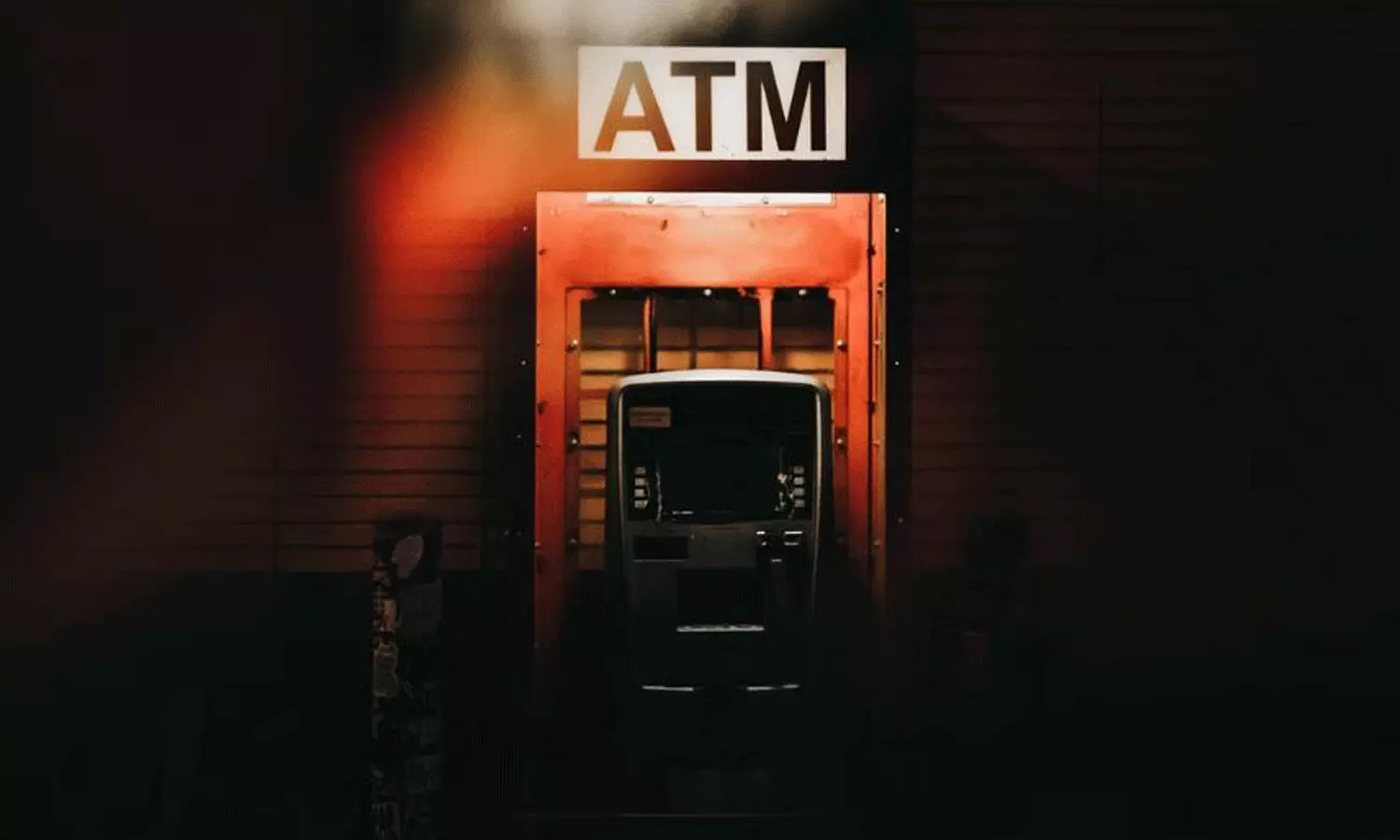 കാമുകിക്ക് മതിപ്പുണ്ടാകാന്‍ എ.ടി.എം കവർച്ച; രണ്ടുപേർ അറസ്റ്റിൽ