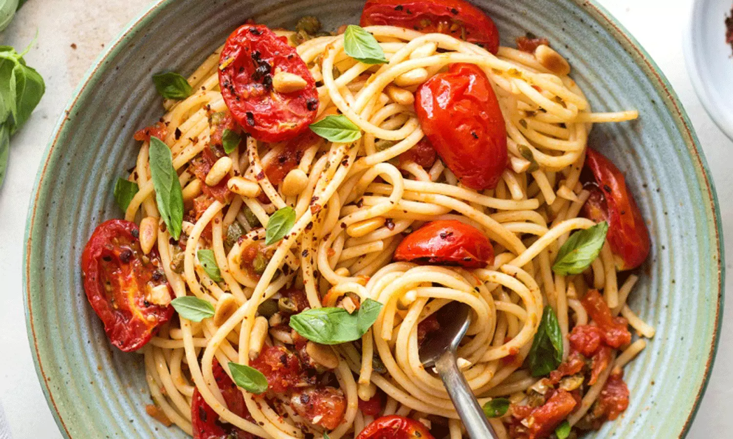 എലിവിഷം പുരട്ടിയ തക്കാളി നൂഡിൽസിൽ ചേർത്തു കഴിച്ചു; യുവതി മരിച്ചു