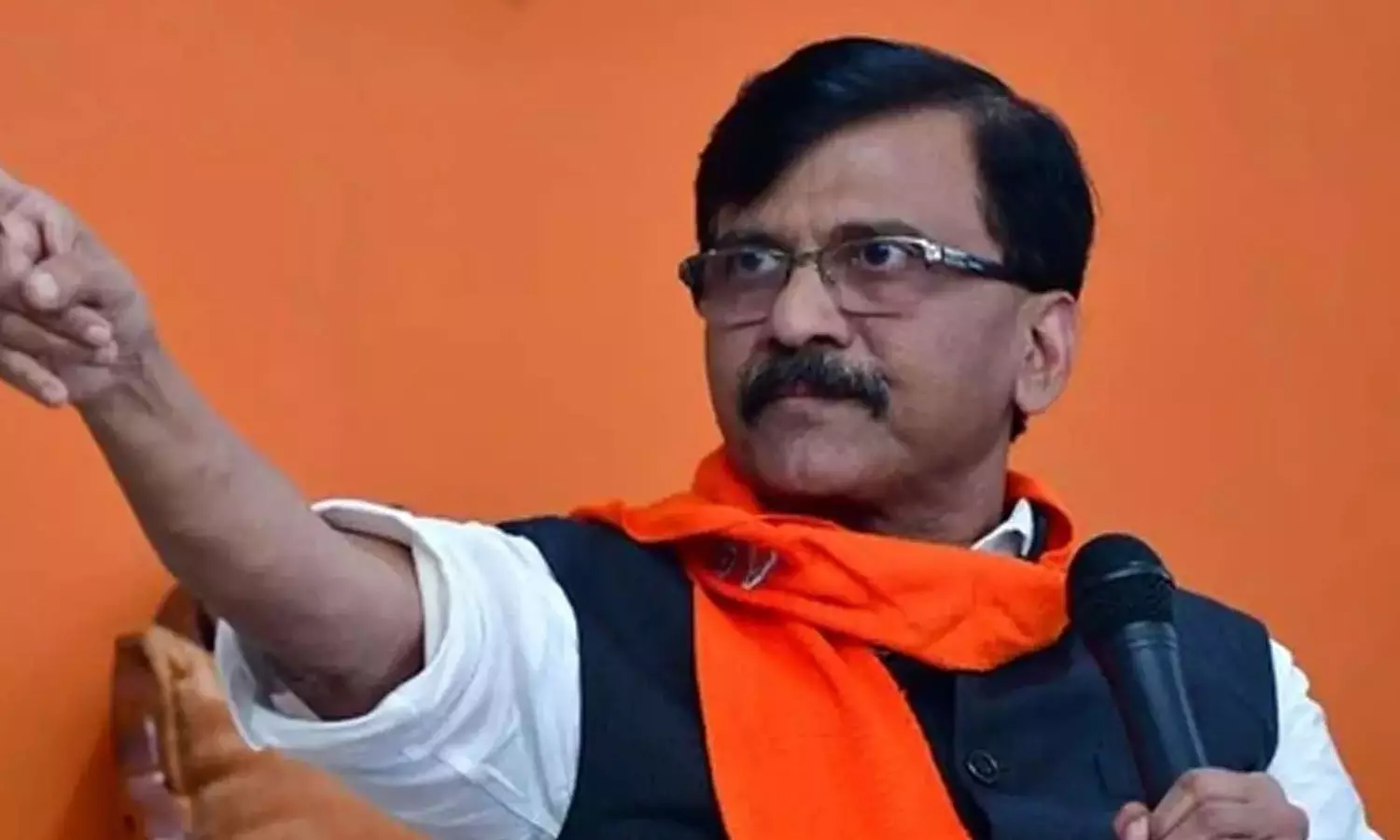 ഭൂമി തട്ടിപ്പ് കേസ്; സഞ്ജയ് റാവത്ത് ഇ.ഡി കസ്റ്റഡിയിൽ ഭൂമി തട്ടിപ്പ് കേസ്; സഞ്ജയ് റാവത്ത് ഇ.ഡി കസ്റ്റഡിയിൽ