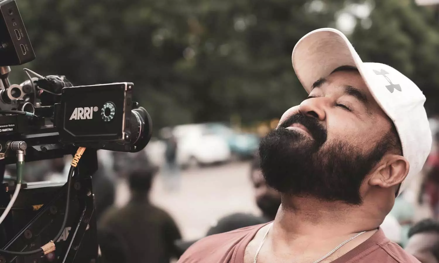 പാക്കപ്പിലും വ്യത്യസ്തനായി ലാലേട്ടൻ, ഒരു സെക്കന്റിൽ തീർത്ത പ്രാർത്ഥന; ഫോട്ടോ പങ്കുവെച്ച് അനീഷ് ഉപാസന പാക്കപ്പിലും വ്യത്യസ്തനായി ലാലേട്ടൻ, ഒരു സെക്കന്റിൽ തീർത്ത പ്രാർത്ഥന; ഫോട്ടോ പങ്കുവെച്ച് അനീഷ് ഉപാസന