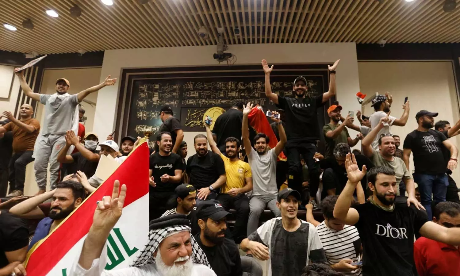 ഇറാഖ് കൂടുതൽ സംഘർഷത്തിലേക്ക്; പ്രക്ഷോഭം അവസാനിപ്പിക്കില്ലെന്ന് സദ്ർ വിഭാഗം ഇറാഖ് കൂടുതൽ സംഘർഷത്തിലേക്ക്; പ്രക്ഷോഭം അവസാനിപ്പിക്കില്ലെന്ന് സദ്ർ വിഭാഗം