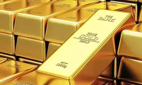 മൂന്ന് കിലോ സ്വർണം കടത്താൻ ശ്രമിച്ച വിമാന ജീവനക്കാരൻ പിടിയിൽ