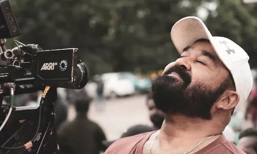 പാക്കപ്പിലും വ്യത്യസ്തനായി ലാലേട്ടൻ, ഒരു സെക്കന്റിൽ തീർത്ത പ്രാർത്ഥന; ഫോട്ടോ പങ്കുവെച്ച് അനീഷ് ഉപാസന