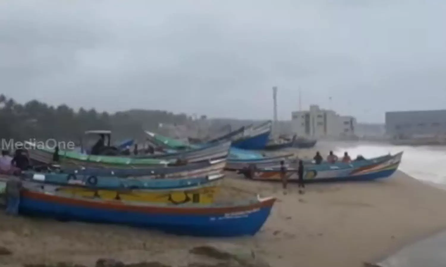 വിഴിഞ്ഞത്ത് വള്ളം മറിഞ്ഞ് മത്സ്യത്തൊഴിലാളി മരിച്ചു വിഴിഞ്ഞത്ത് വള്ളം മറിഞ്ഞ് മത്സ്യത്തൊഴിലാളി മരിച്ചു