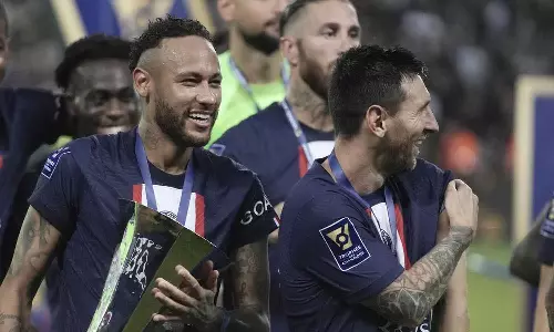 നെയ്മറിന് ഇരട്ട ഗോൾ; പുതിയ സീസണ് കിരീടനേട്ടത്തോടെ തുടക്കം കുറിച്ച് പിഎസ്ജി നെയ്മറിന് ഇരട്ട ഗോൾ; പുതിയ സീസണ് കിരീടനേട്ടത്തോടെ തുടക്കം കുറിച്ച് പിഎസ്ജി