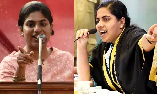 മേയര് ആര്യയുടെ പോസ്റ്റിൽ വലിയ പിഴവുണ്ടായിരുന്നു: സി.പി.എം കൗൺസിലർ ഗായത്രി ബാബു മേയര് ആര്യയുടെ പോസ്റ്റിൽ വലിയ പിഴവുണ്ടായിരുന്നു: സി.പി.എം കൗൺസിലർ ഗായത്രി ബാബു