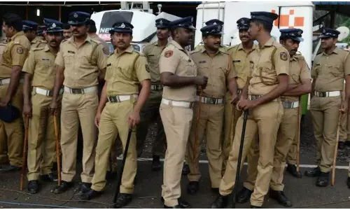 പ്രതിവർഷം അഞ്ച് പൊലീസുകാർക്ക് ശമ്പളത്തോടെ പി.ജി പഠനം; തീരുമാനം ധനവകുപ്പിന്റെ എതിർപ്പ് മറികടന്ന് പ്രതിവർഷം അഞ്ച് പൊലീസുകാർക്ക് ശമ്പളത്തോടെ പി.ജി പഠനം; തീരുമാനം ധനവകുപ്പിന്റെ എതിർപ്പ് മറികടന്ന്