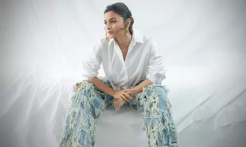 ഹിന്ദി സിനിമകളോട് ഇത്തിരി ദയ കാണിക്കണം; തെന്നിന്ത്യന്-ബോളിവുഡ് വിവാദങ്ങളില് ആലിയ ഭട്ട് ഹിന്ദി സിനിമകളോട് ഇത്തിരി ദയ കാണിക്കണം; തെന്നിന്ത്യന്-ബോളിവുഡ് വിവാദങ്ങളില് ആലിയ ഭട്ട്