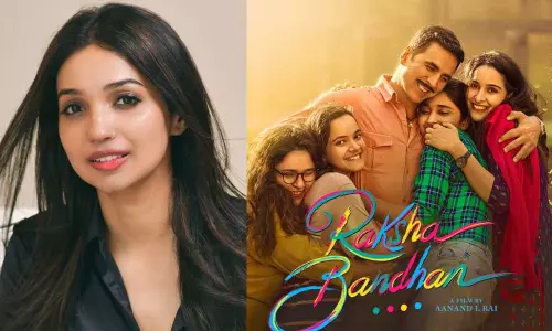 തിരക്കഥാകൃത്തിന്‍റെ മോദി വിരുദ്ധ ട്വീറ്റുകള്‍; അക്ഷയ് കുമാര്‍ ചിത്രത്തിനെതിരെ സംഘപരിവാര്‍