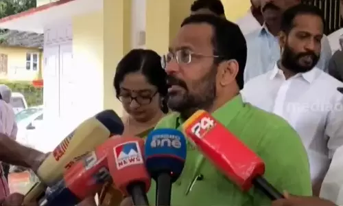 കാറ്റ് ശക്തി പ്രാപിക്കുന്നു, മണ്ണിടിച്ചിലിന് സാധ്യതയുണ്ട്; അതിതീവ്ര മഴ മുന്നറിയിപ്പ് തുടരുകയാണെന്ന് മന്ത്രി കെ. രാജൻ