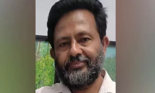 മലപ്പുറത്ത് വില്ലേജ് ഓഫീസറെ മരിച്ചനിലയിൽ കണ്ടെത്തി