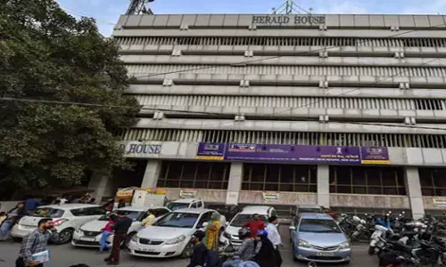 റെയ്ഡിനൊടുവിൽ നാഷണൽ ഹെറാൾഡ് ഓഫീസ് ഇ.ഡി സീൽ ചെയ്തു