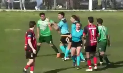 ചുവപ്പ്കാർഡ് കാണിച്ചതിന് വനിതാ റഫറിയെ അടിച്ചു വീഴ്ത്തി;അർജന്റീനൻ താരം അറസ്റ്റിൽ