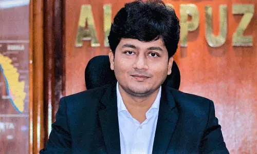 നാളെ  ഞാൻ അവധി പ്രഖ്യാപിച്ചിട്ടുണ്ട്, എന്ന് കരുതി വെള്ളത്തിൽ ചാടാനോ ചൂണ്ട ഇടാനോ പോകല്ലേ... വിദ്യാർഥികൾക്ക് ഉപദേശവുമായി ആലപ്പുഴ ജില്ലാ കലക്ടർ