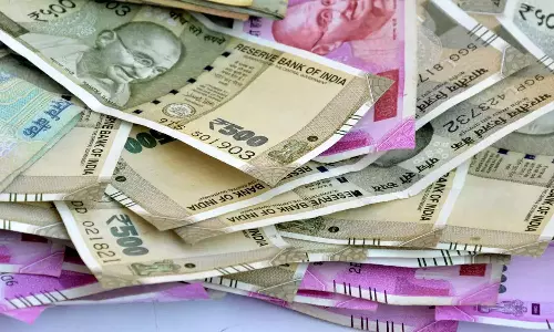 100 രൂപ പിൻവലിച്ചു, ബാലൻസ് കണ്ട് തൊഴിലാളി ഞെട്ടി; അക്കൗണ്ടിൽ 2,700 കോടി രൂപ!