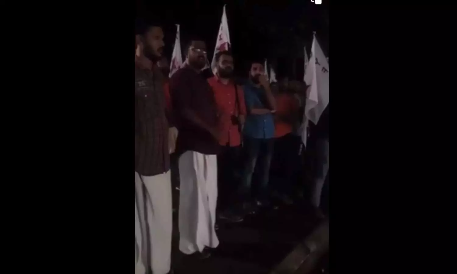 തൊട്ടാൽ ചത്തുപോകുന്ന അവസ്ഥയിലാണ് എം.കെ മുനീർ എന്ന് ഡിവൈഎഫ്‌ഐ നേതാവ്