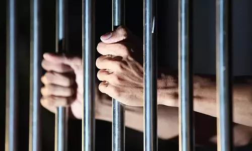 അനുവാദമില്ലാതെ വെളുത്തുള്ളി മുറിച്ചതിന് ഭാര്യയെ തീകൊളുത്തി കൊന്നു; ഭർത്താവിന് ജീവപര്യന്തം അനുവാദമില്ലാതെ വെളുത്തുള്ളി മുറിച്ചതിന് ഭാര്യയെ തീകൊളുത്തി കൊന്നു; ഭർത്താവിന് ജീവപര്യന്തം